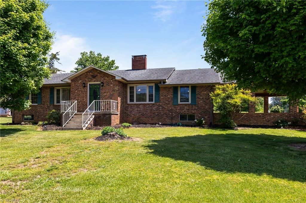 2804 Fox Knob Road, Jonesville, NC 28642