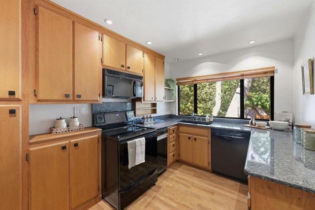 9 Russell Avenue, Portola Valley, CA 94028