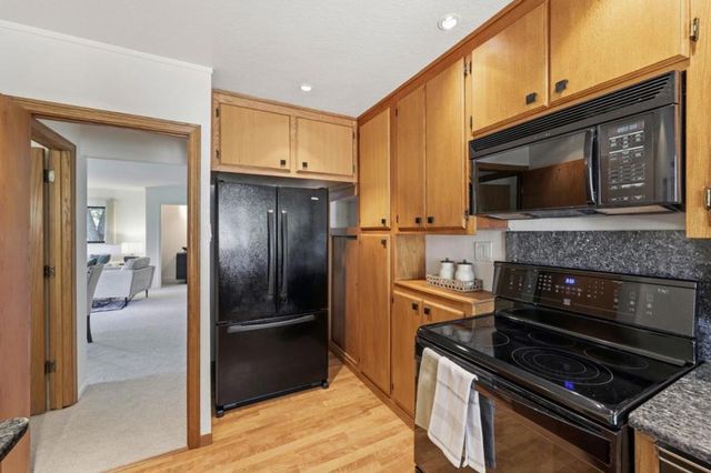 9 Russell Avenue, Portola Valley, CA 94028