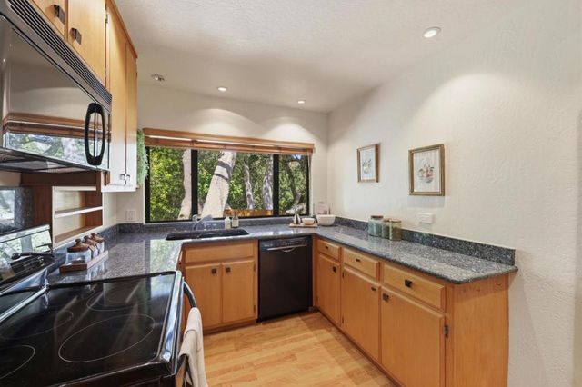 9 Russell Avenue, Portola Valley, CA 94028