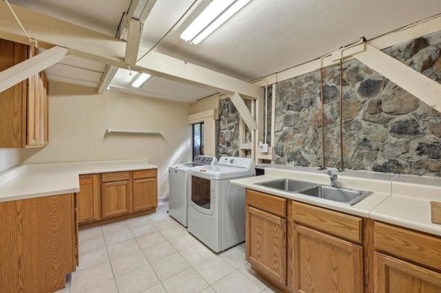 9 Russell Avenue, Portola Valley, CA 94028