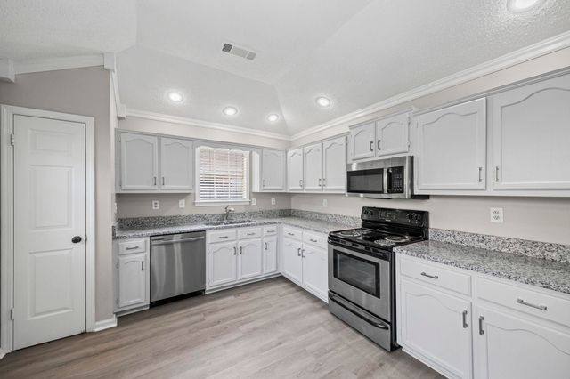 2268 LAKE SPRINGS LN, Memphis, TN 38016