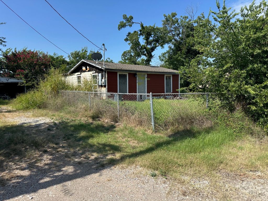 1014 9th Street SE, Mineral Wells, TX 76067