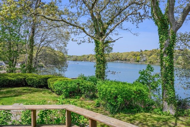 56 English St, Falmouth, MA 02536