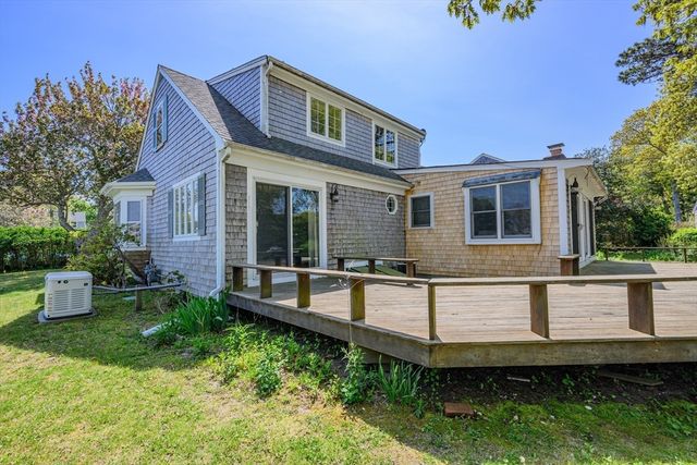 56 English St, Falmouth, MA 02536