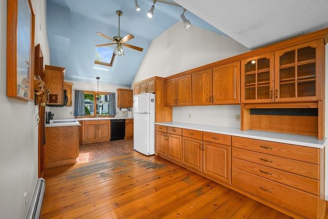 56 English St, Falmouth, MA 02536