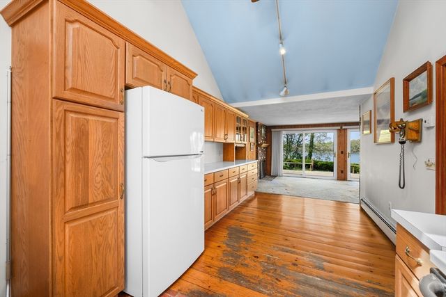 56 English St, Falmouth, MA 02536