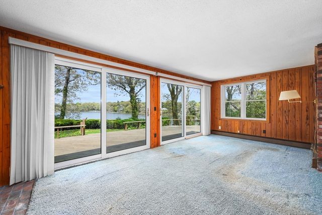 56 English St, Falmouth, MA 02536