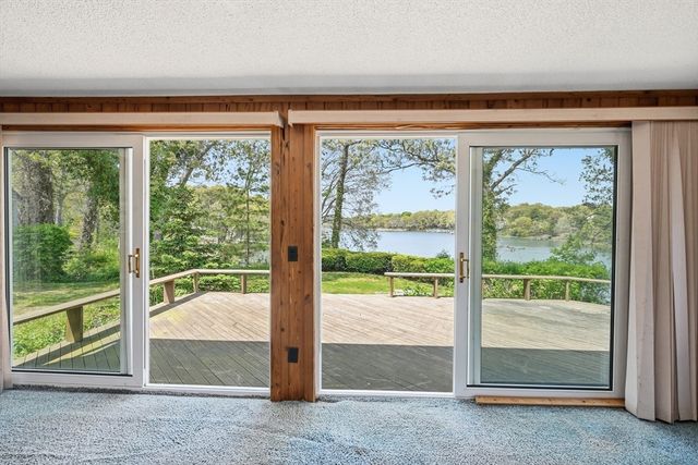56 English St, Falmouth, MA 02536