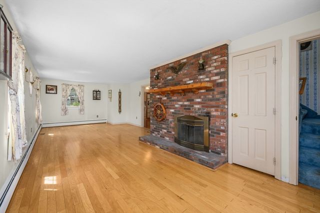 56 English St, Falmouth, MA 02536