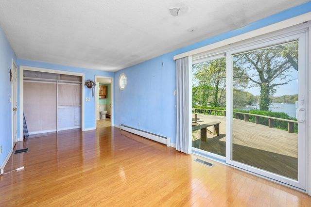56 English St, Falmouth, MA 02536
