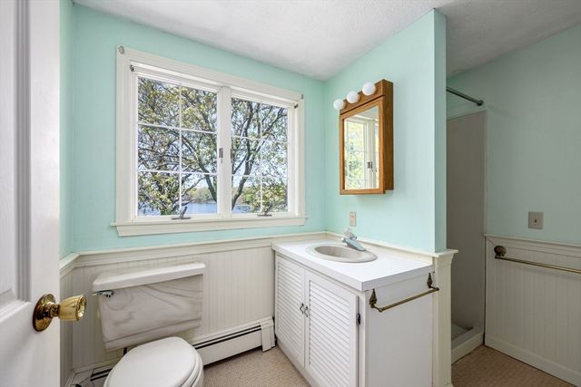 56 English St, Falmouth, MA 02536
