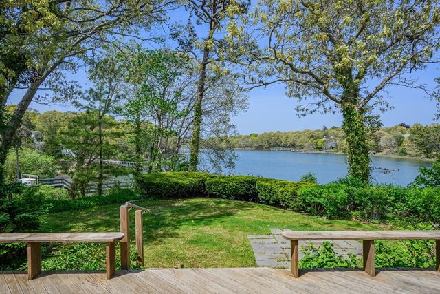 56 English St, Falmouth, MA 02536