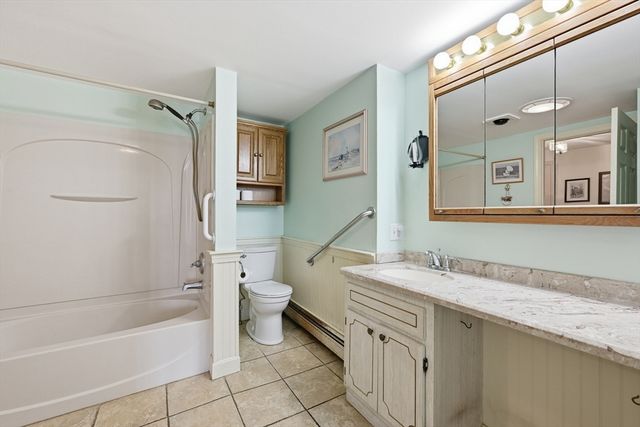 56 English St, Falmouth, MA 02536