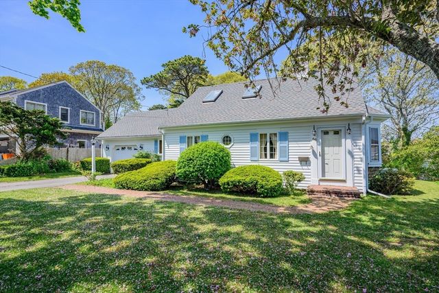 56 English St, Falmouth, MA 02536