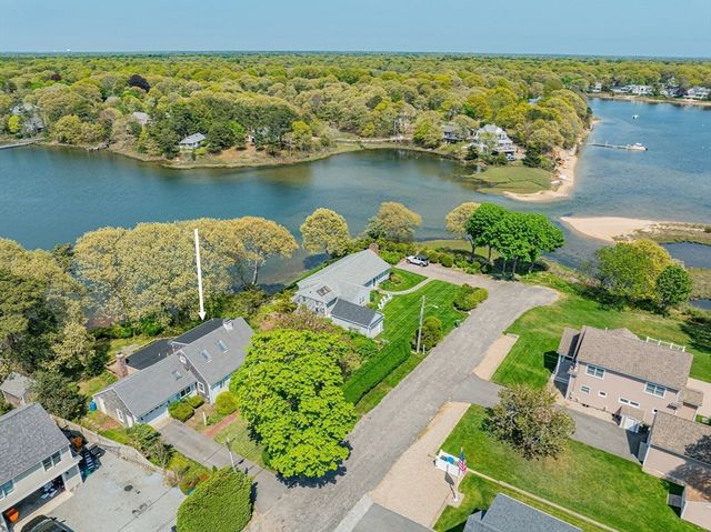 56 English St, Falmouth, MA 02536