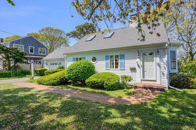 56 English St, Falmouth, MA 02536