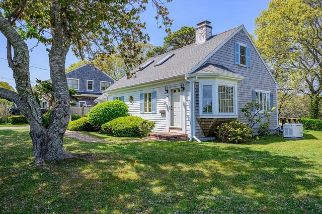 56 English St, Falmouth, MA 02536