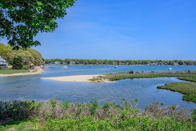 56 English St, Falmouth, MA 02536