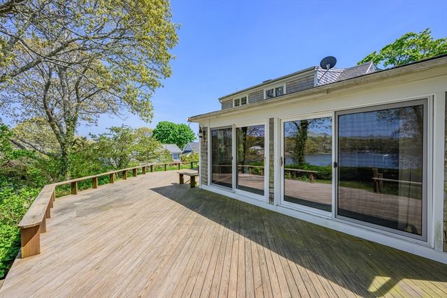 56 English St, Falmouth, MA 02536