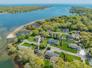 56 English St, Falmouth, MA 02536