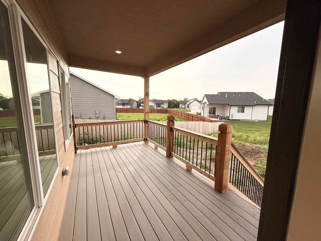 10709 E Bonita St, Wichita, KS 67207