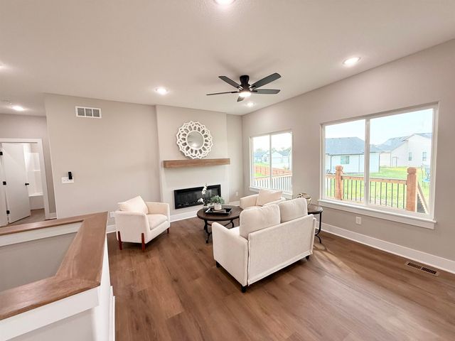 10709 E Bonita St, Wichita, KS 67207