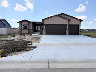 10709 E Bonita St, Wichita, KS 67207