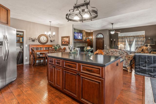 201 Pioneer Drive, Seymour, MO 65746