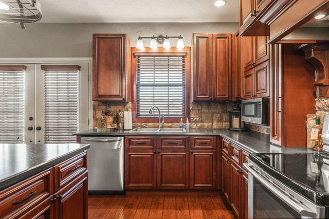 201 Pioneer Drive, Seymour, MO 65746