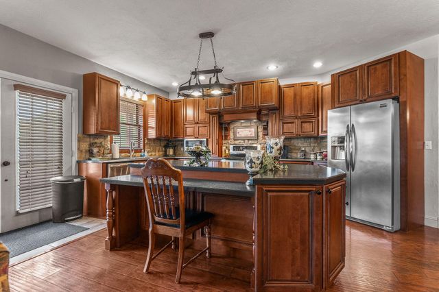 201 Pioneer Drive, Seymour, MO 65746