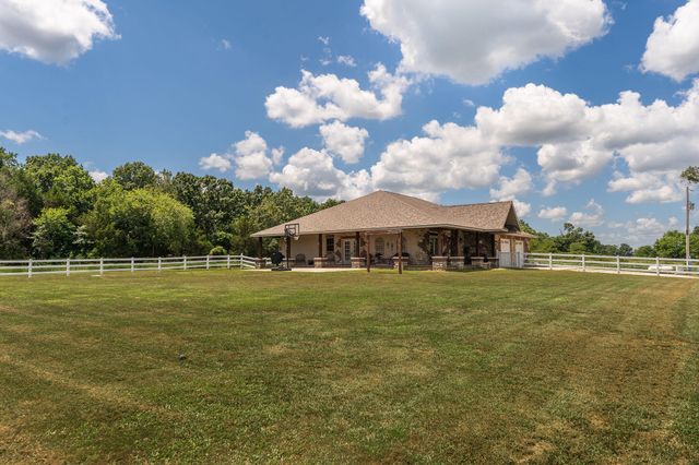 201 Pioneer Drive, Seymour, MO 65746