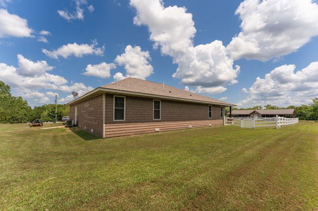 201 Pioneer Drive, Seymour, MO 65746