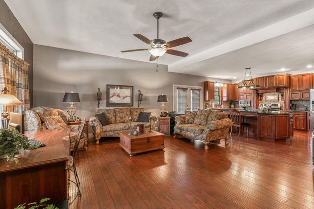 201 Pioneer Drive, Seymour, MO 65746