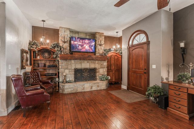 201 Pioneer Drive, Seymour, MO 65746