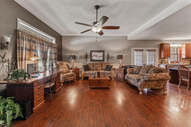 201 Pioneer Drive, Seymour, MO 65746