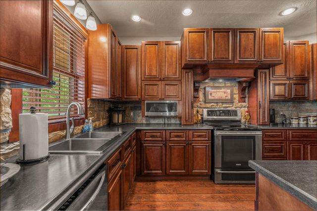 201 Pioneer Drive, Seymour, MO 65746