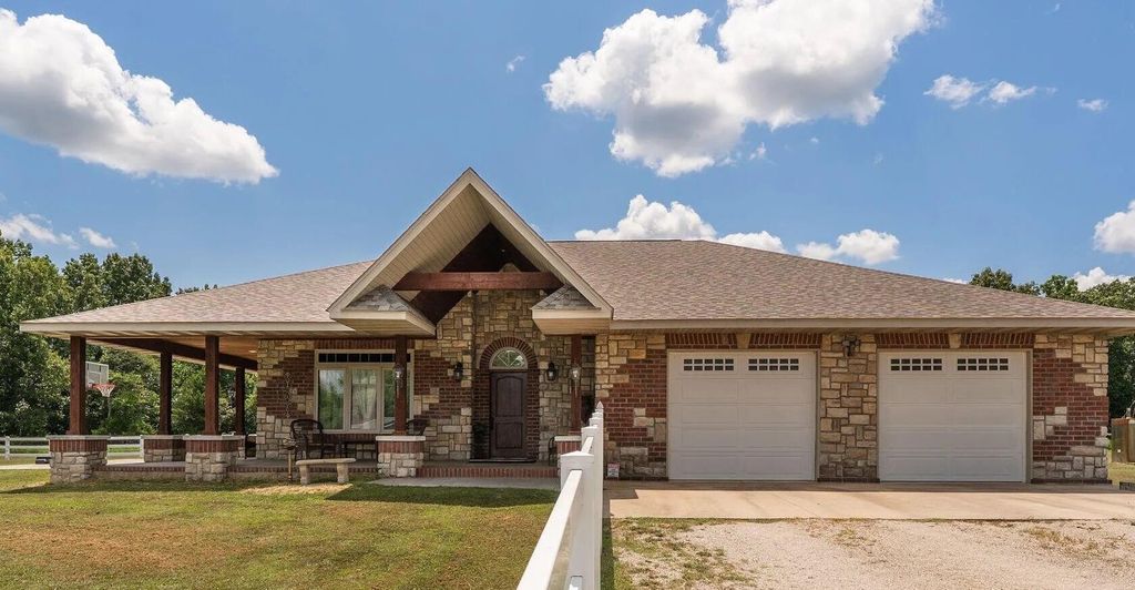 201 Pioneer Drive, Seymour, MO 65746