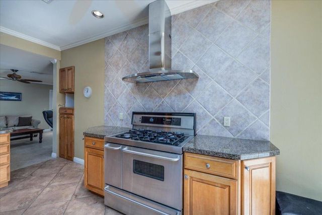 1495 E Luna Way, Palm Springs, CA 92262