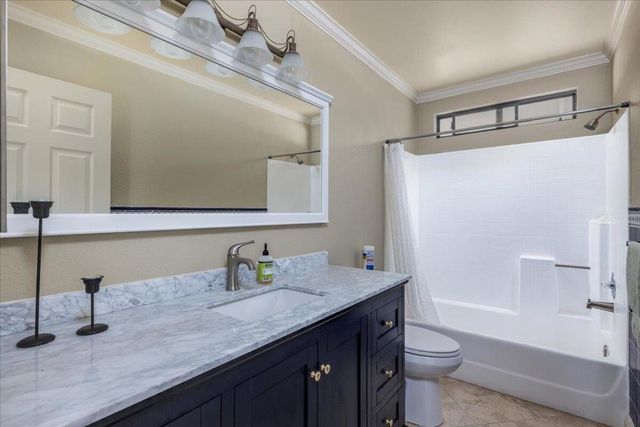 1495 E Luna Way, Palm Springs, CA 92262