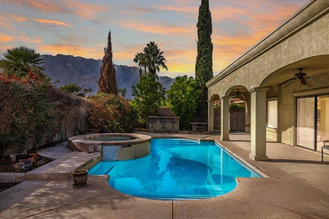 1495 E Luna Way, Palm Springs, CA 92262