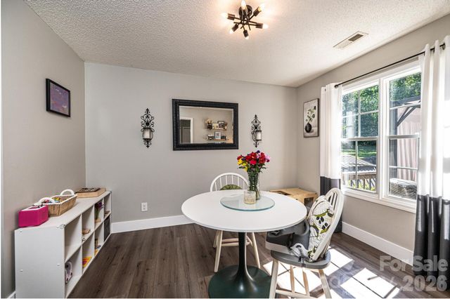 1896 Bakers Glade Lane, Hickory, NC 28602