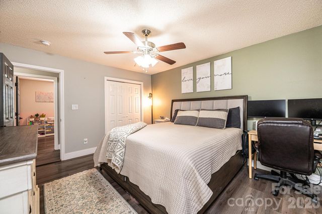 1896 Bakers Glade Lane, Hickory, NC 28602