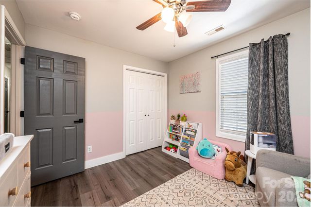 1896 Bakers Glade Lane, Hickory, NC 28602