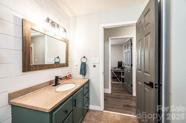 1896 Bakers Glade Lane, Hickory, NC 28602