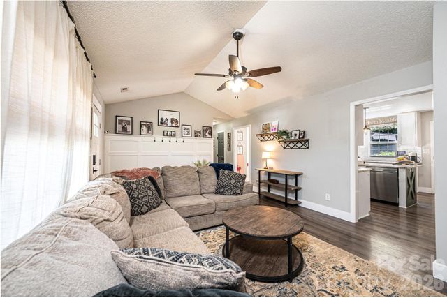 1896 Bakers Glade Lane, Hickory, NC 28602