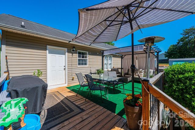 1896 Bakers Glade Lane, Hickory, NC 28602
