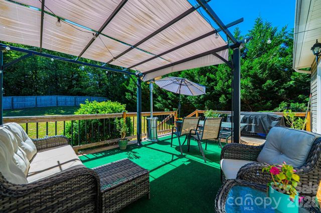 1896 Bakers Glade Lane, Hickory, NC 28602