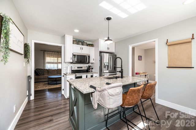 1896 Bakers Glade Lane, Hickory, NC 28602
