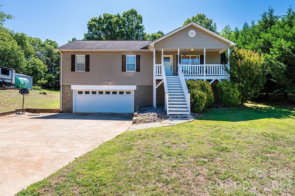 1896 Bakers Glade Lane, Hickory, NC 28602